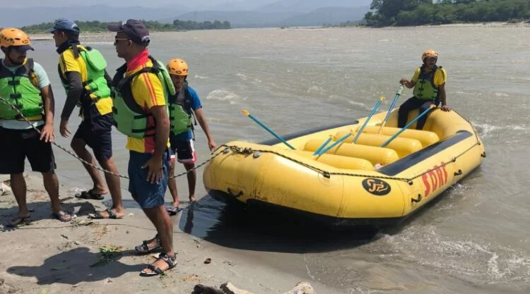 Tragic Incident : 2 Sisters Swept Away in Ganga While Rescuing Brother in Uttarakhand 1 Tragic Incident