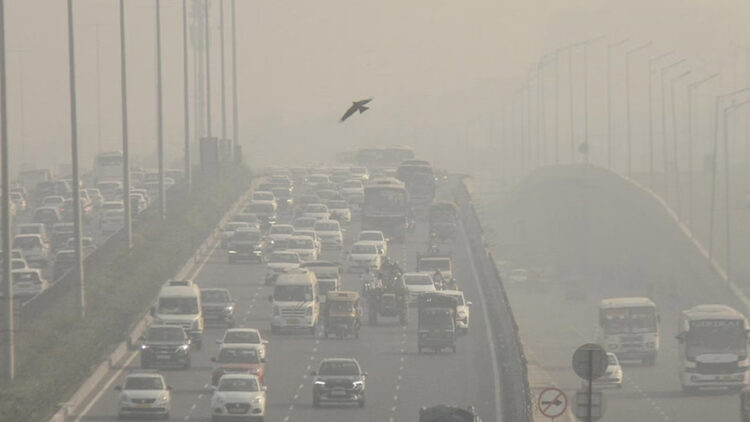 Delhi Smog Worsens: Travel Delays, Health Precautions 1 Delhi